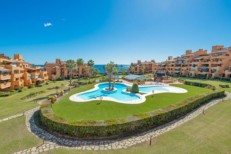 Apartment | Resale in Estepona in Estepona, Costa del Sol - Photo 3