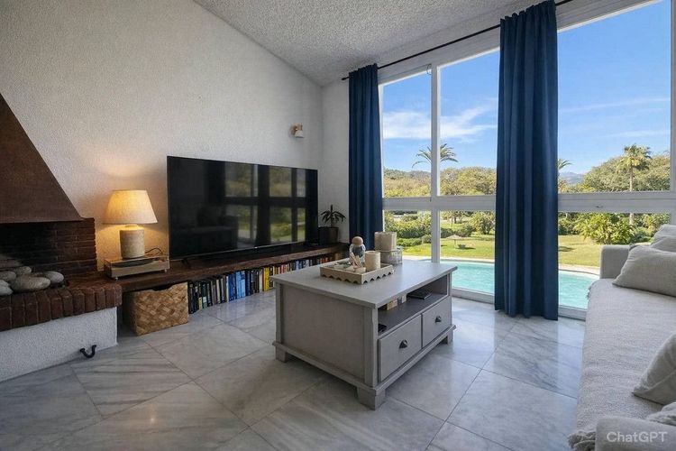 Apartment | Resale in Estepona in Estepona, Costa del Sol - Photo 2