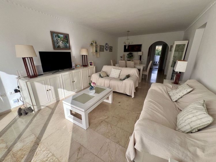 Penthouse | Resale in El Paraiso in El Paraiso, Costa del Sol - Photo 3