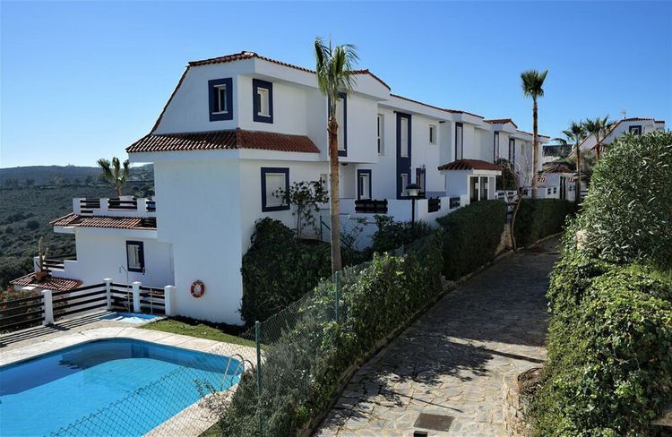 House | Resale in Manilva in Manilva, Costa del Sol - Photo 2