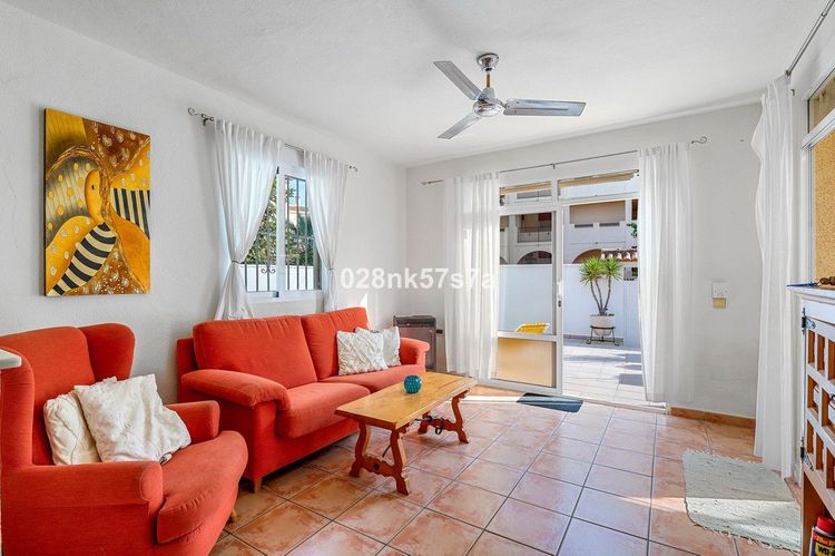 House | Resale in Playa Flamenca in Playa Flamenca, Costa Blanca - Photo 5