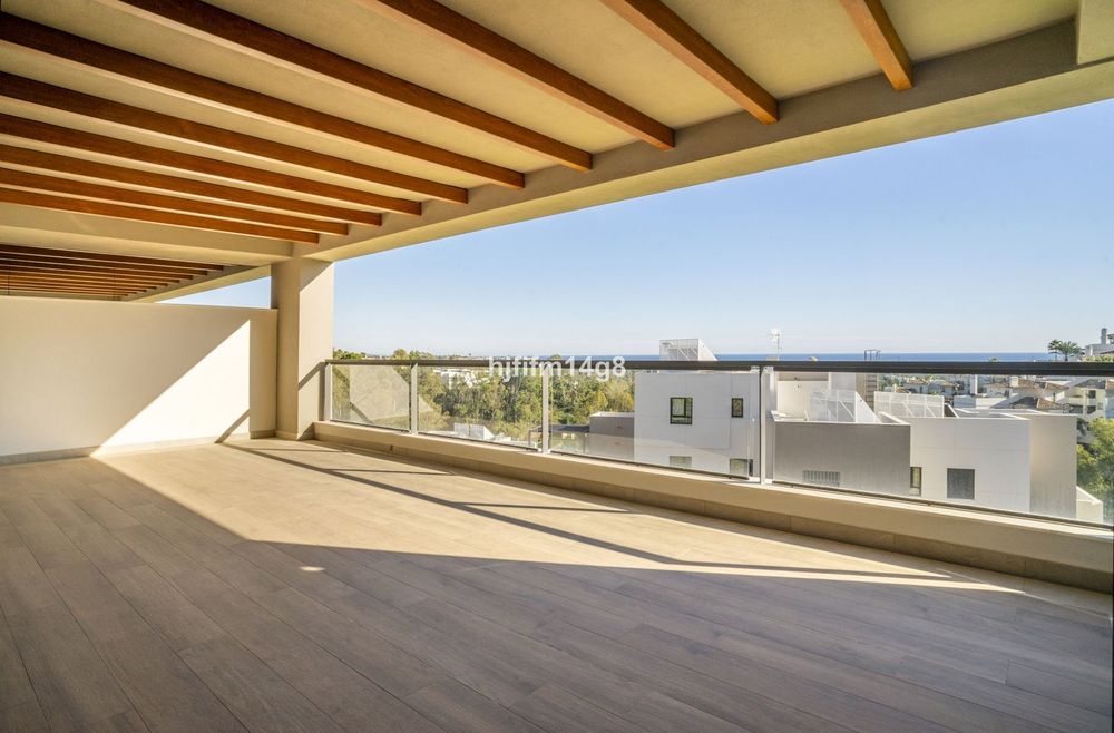 Apartment | Resale in Nueva Andalucía in Nueva Andalucía, Costa del Sol - Main property photo