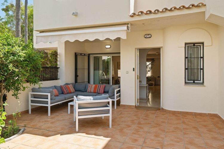 House | Resale in Costabella in Costabella, Marbella East, Costa del Sol - Photo 2