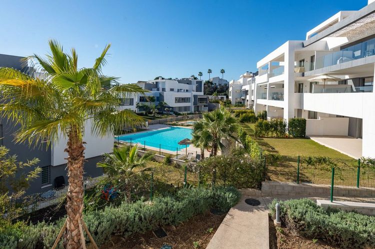 Apartment | Resale in Selwo in Selwo, Costa del Sol - Photo 2