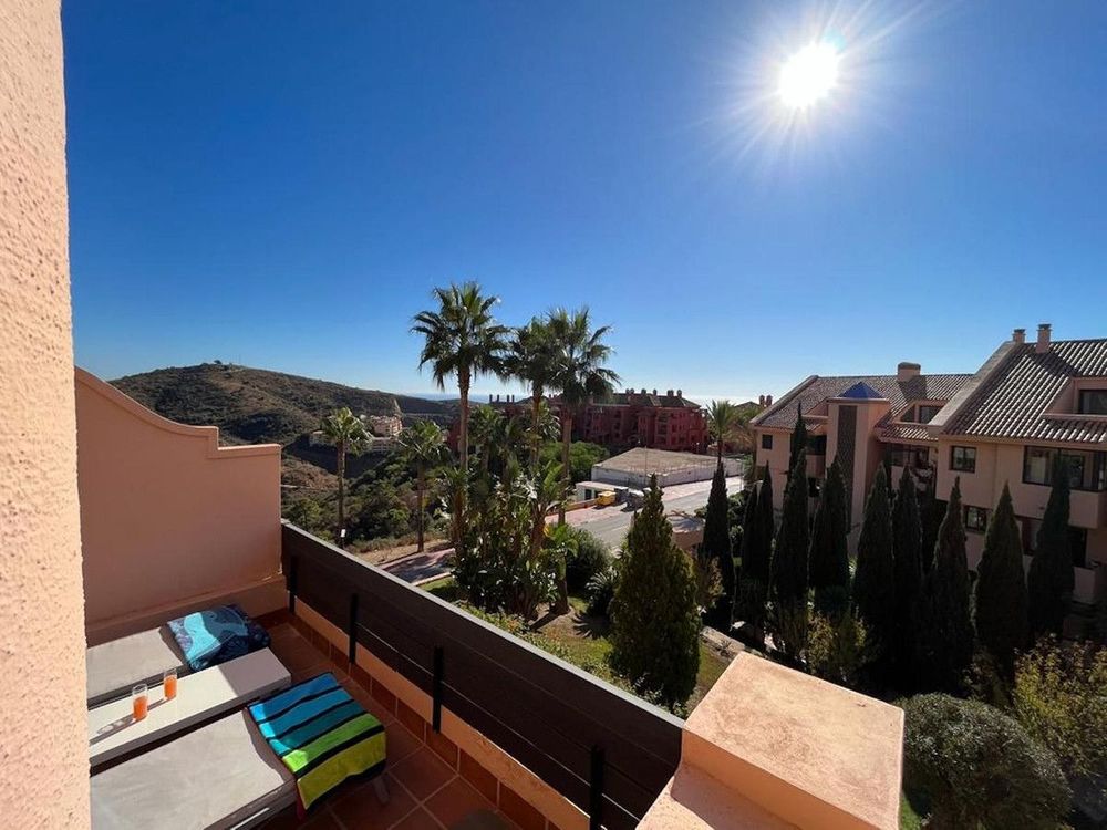 Apartment | Resale in Calahonda in Calahonda, Costa del Sol - Main property photo