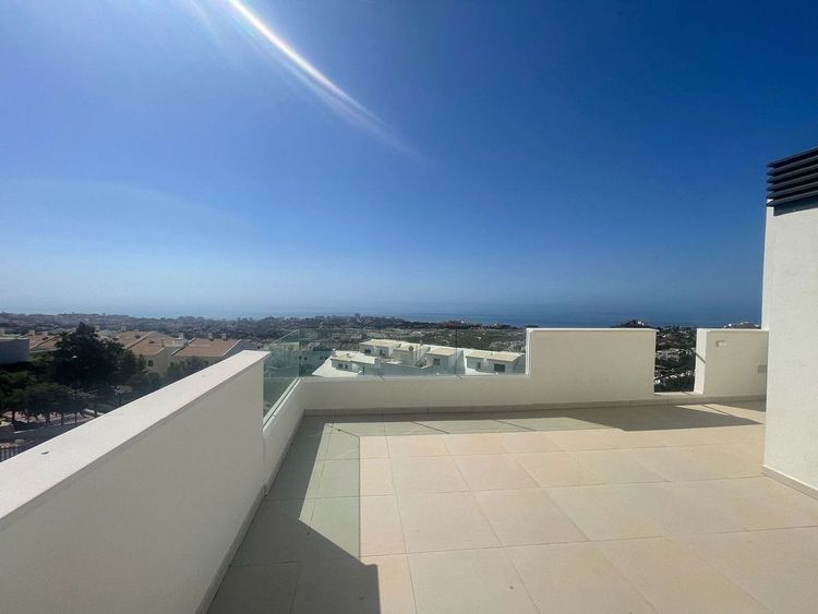 Apartment | Resale in Benalmadena in Benalmadena Others, Costa del Sol - Photo 3