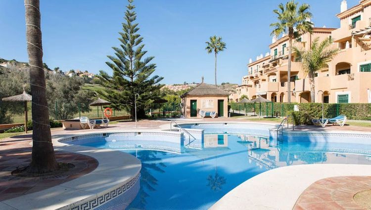 Penthouse | Resale in La Duquesa - Development photo 1