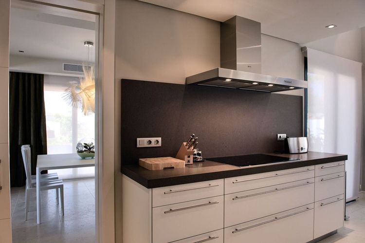 House | Resale in The Golden Mile in The Golden Mile, Costa del Sol - Photo 4