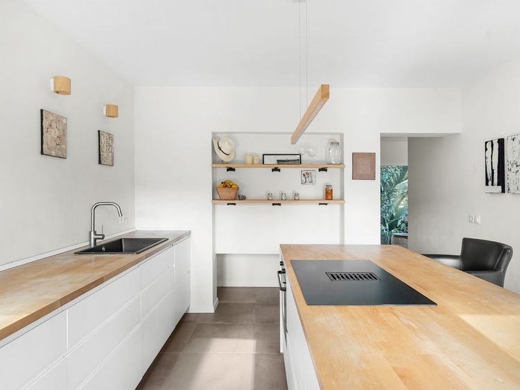 House | Resale in Calahonda in Calahonda, Costa del Sol - Photo 4