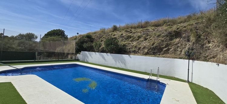 House | Resale in Torre de Benagalbón in Torre de Benagalbón, Costa del Sol - Photo 3
