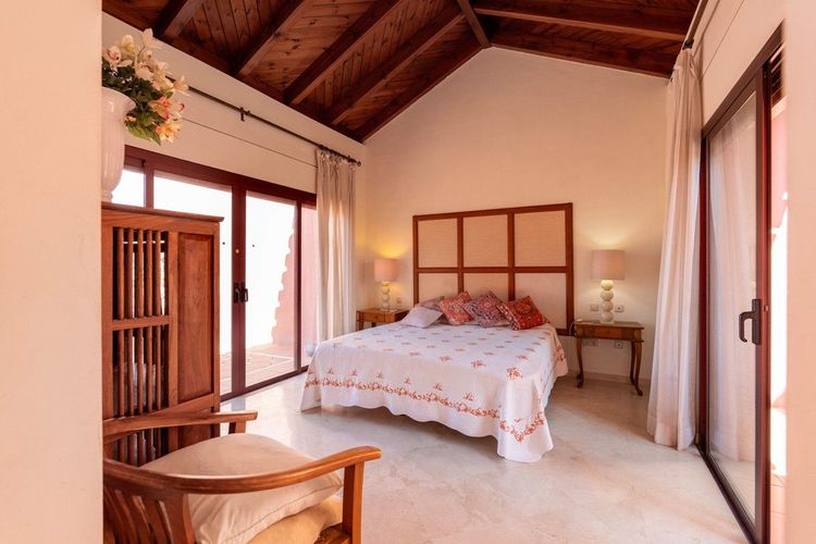 Penthouse | Resale in Estepona in Estepona, Costa del Sol - Photo 2