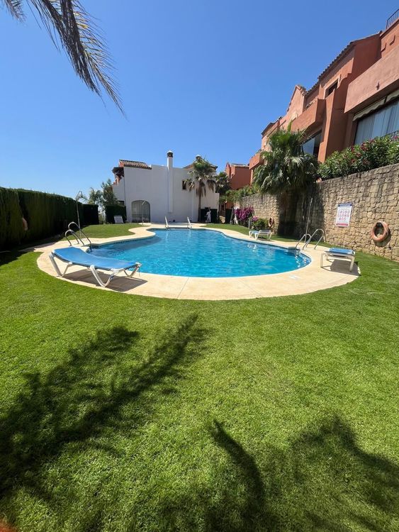 House | Resale in Estepona in Estepona, Costa del Sol - Photo 2