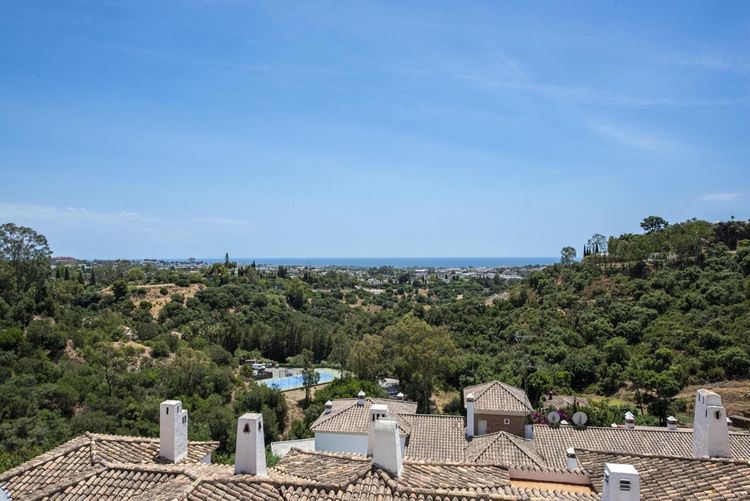 Apartment | Resale in Los Almendros in Los Almendros, Los Arqueros-Puerto del Almendro, Costa del Sol - Photo 3
