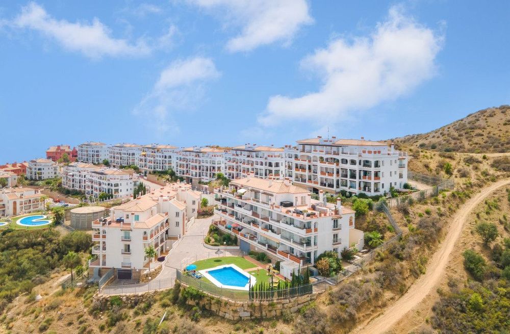 Apartment | Resale in Calahonda in Calahonda, Costa del Sol - Main property photo