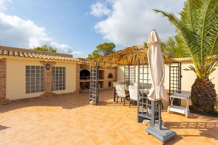 House | Resale in Villamartin in Villamartin, Costa Blanca - Photo 2