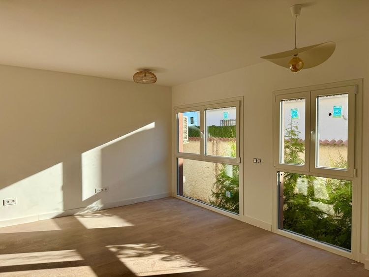 Apartment | Resale in Torremolinos in Torremolinos Others, Costa del Sol - Photo 2