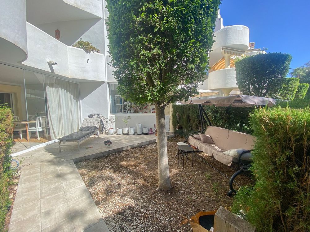 Apartment | Resale in Calahonda in Calahonda, Costa del Sol - Main property photo