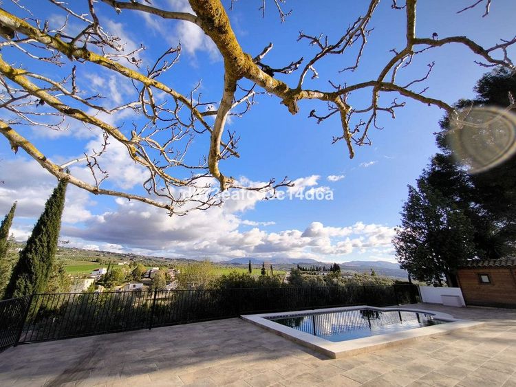 House | Resale in Arriate in Arriate, Costa del Sol - Photo 4