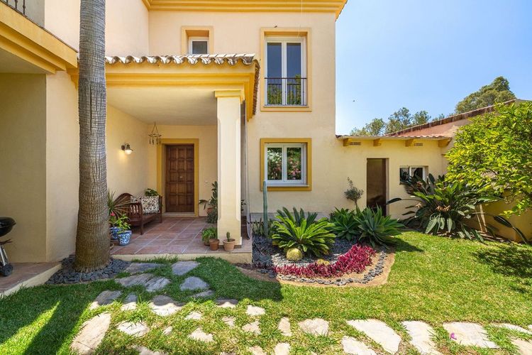 House | Resale in Marbella in Marbella Others, Costa del Sol - Photo 3
