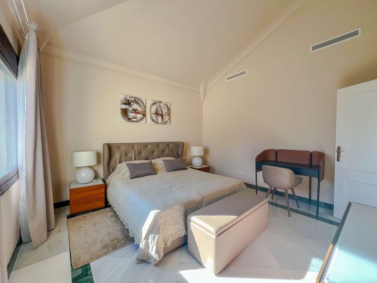 House | Resale in Los Flamingos in Los Flamingos, Costa del Sol - Photo 3