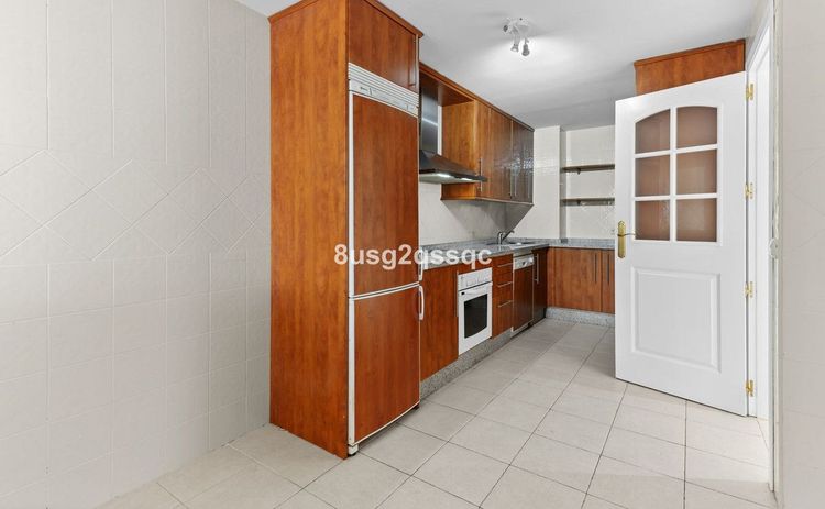 Apartment | Resale in Elviria in Elviria, Costa del Sol - Photo 3