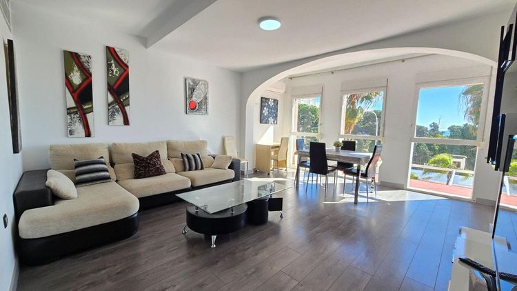 Penthouse | Resale in La Carihuela in La Carihuela, Costa del Sol - Photo 3