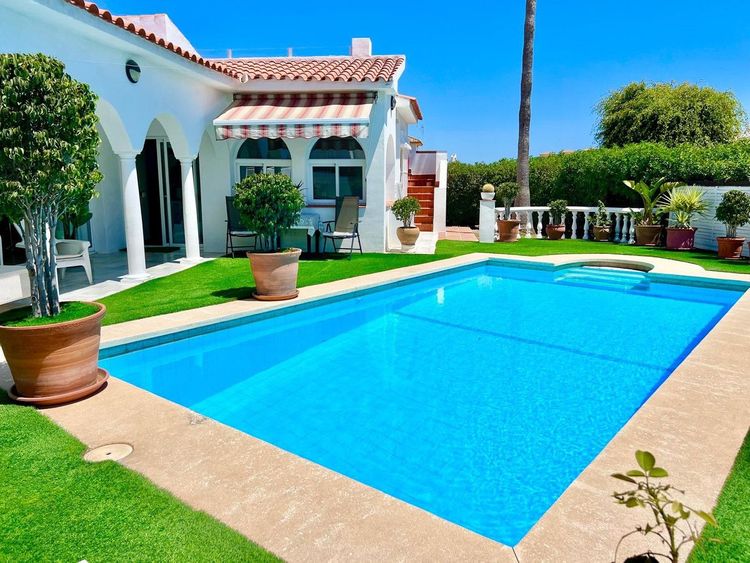 House | Resale in El Faro in El Faro, Costa del Sol - Photo 2