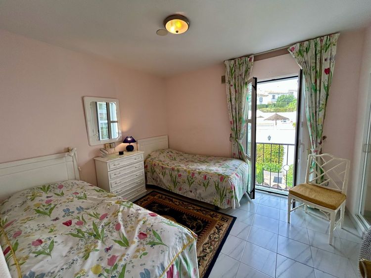 House | Resale in Elviria in Elviria, Costa del Sol - Photo 3