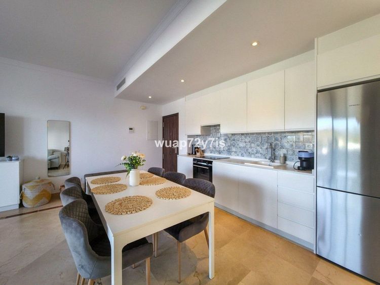 Apartment | Resale in Benahavís in Benahavís Others, Costa del Sol - Photo 5