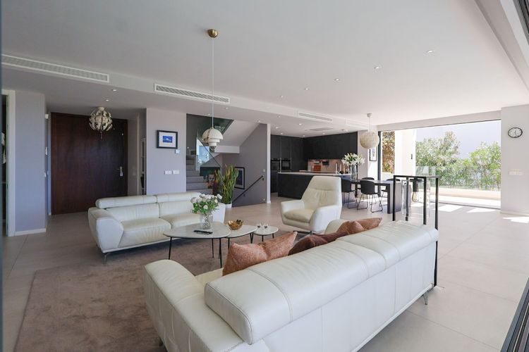 House | Resale in Benalmadena Costa in Benalmadena Costa, Costa del Sol - Photo 2