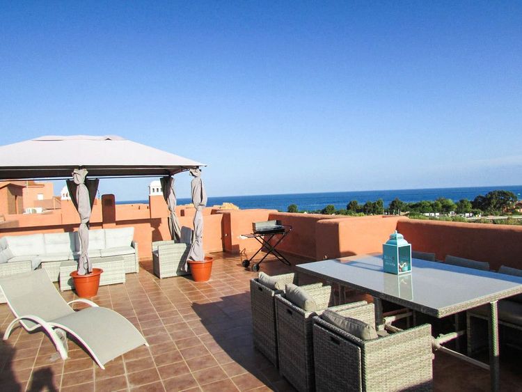 Penthouse | Resale in La Duquesa - Development photo 1