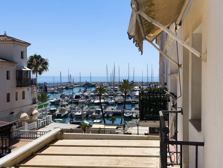 Apartment | Resale in La Duquesa in La Duquesa, Costa del Sol - Photo 2