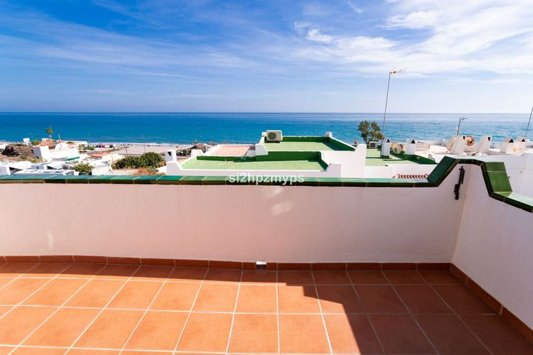 House | Resale in Torrox in Torrox, Costa del Sol - Photo 5