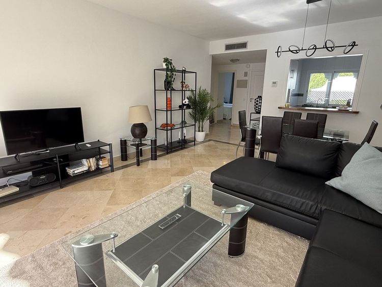 Apartment | Resale in El Presidente in El Presidente, Costa del Sol - Photo 2