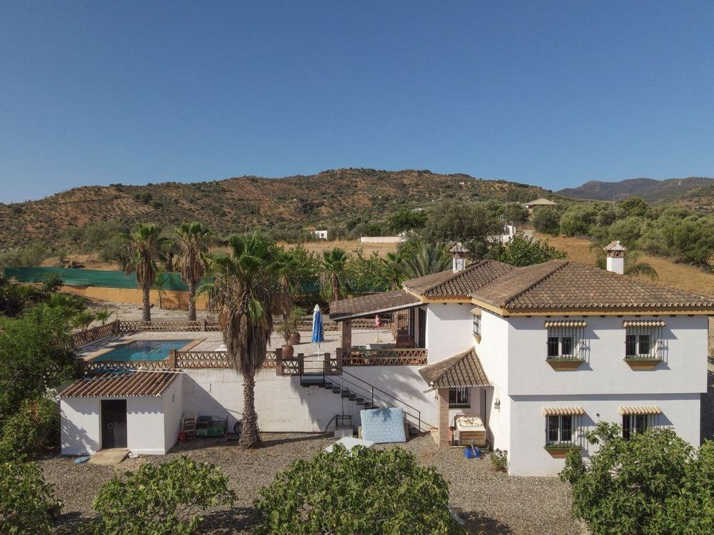 House | Resale in Guaro in Guaro, Costa del Sol - Main property photo