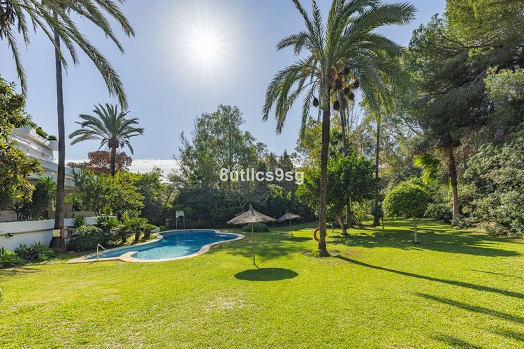 Apartment | Resale in The Golden Mile in The Golden Mile, Costa del Sol - Photo 2