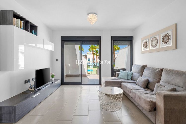 Apartment | Resale in La Zenia in La Zenia, Costa Blanca - Photo 5