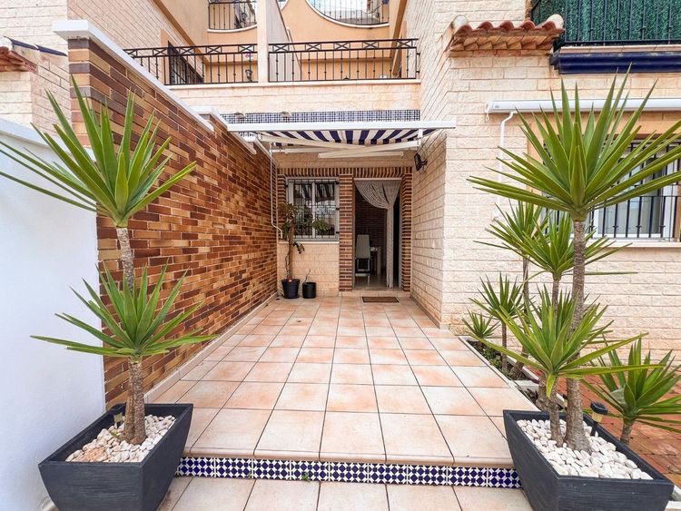 House | Resale in Pilar de la Horadada in Pilar de la Horadada, Costa Blanca - Photo 5