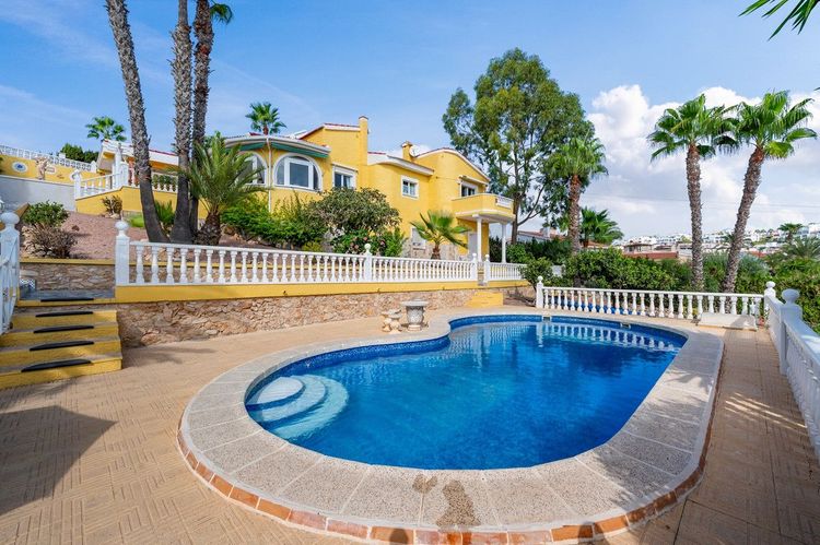 House | Resale in Rojales in Rojales, Rosales / Quesada, Costa Blanca - Photo 2
