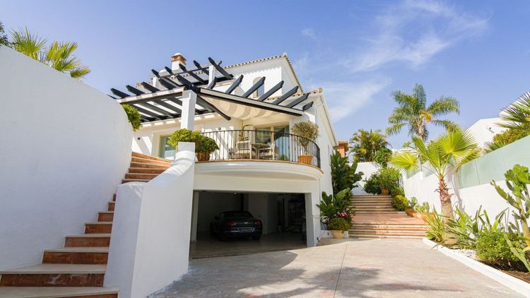 House | Resale in Las Chapas in Las Chapas, Costa del Sol - Photo 4