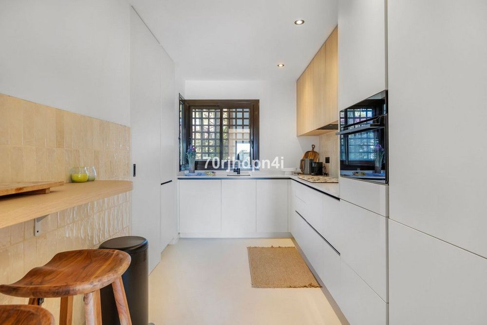 Apartment | Resale in Estepona in Estepona, Costa del Sol - Main property photo