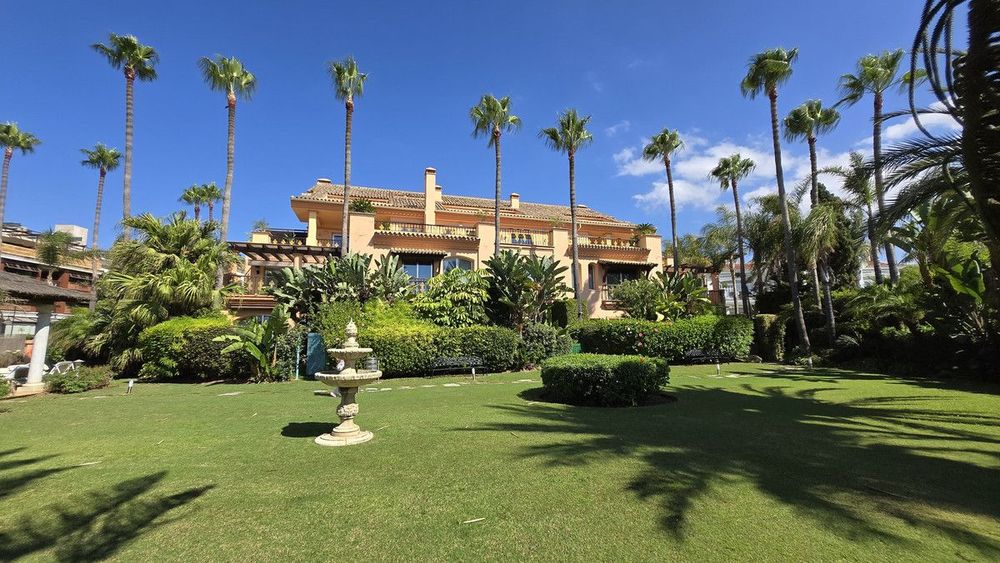 Apartment | Resale in Puerto Banús in Puerto Banús, Costa del Sol - Main property photo