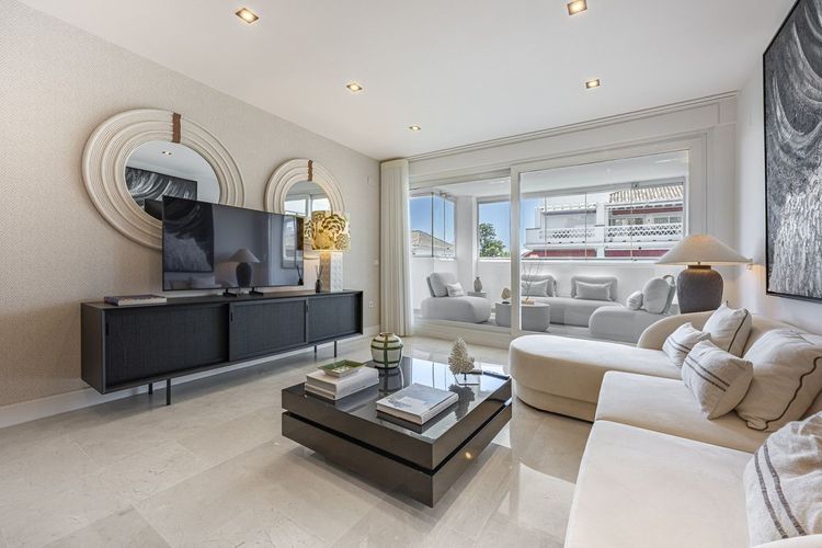 Apartment | Resale in The Golden Mile in The Golden Mile, Costa del Sol - Photo 2