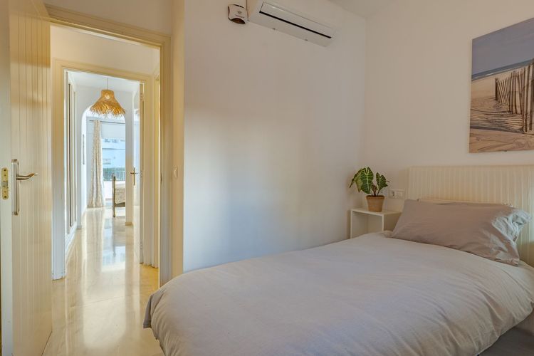 Apartment | Resale in Calahonda in Calahonda, Costa del Sol - Photo 4