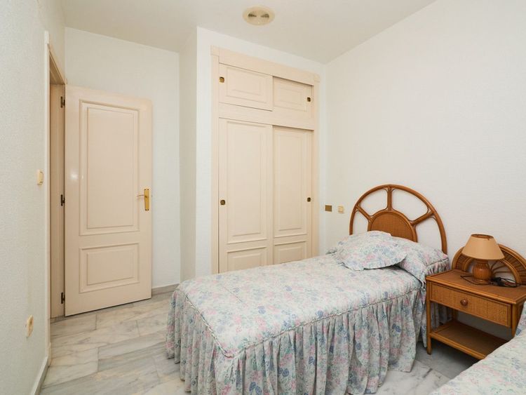 Apartment | Resale in Playa de los Locos in Playa de los Locos, Costa Blanca - Photo 3