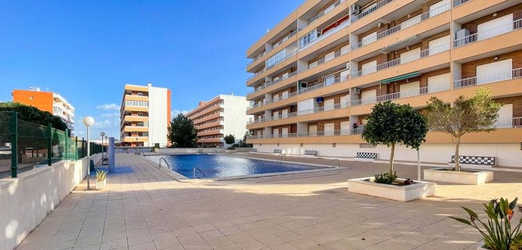 Apartment | Resale in Punta Prima in Punta Prima, Costa Blanca - Photo 4