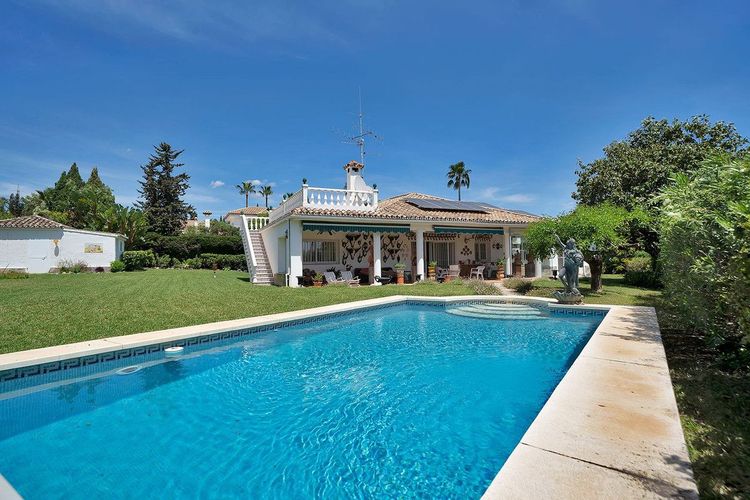 House | Resale in El Paraiso in El Paraiso, Costa del Sol - Photo 5