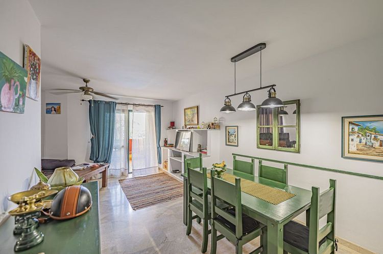 Apartment | Resale in Marbella in Marbella Others, Costa del Sol - Photo 2