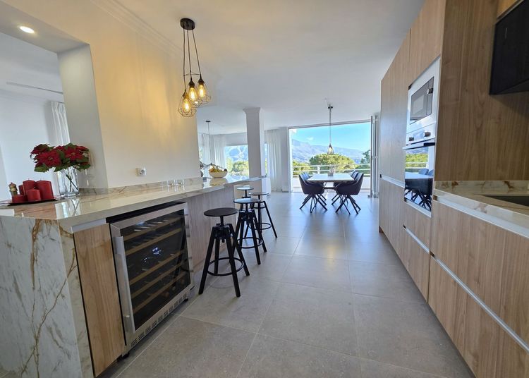 Apartment | Resale in Nueva Andalucía in Nueva Andalucía Others, Costa del Sol - Photo 4