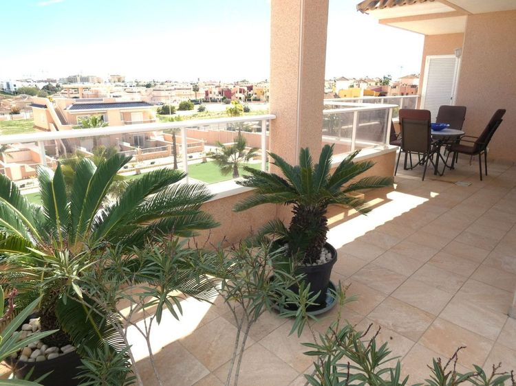 Apartment | Resale in Punta Prima in Punta Prima, Costa Blanca - Photo 2